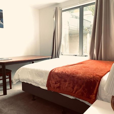 Ming'S Lakeside Goldleaf Suites Куийнстаун Екстериор снимка