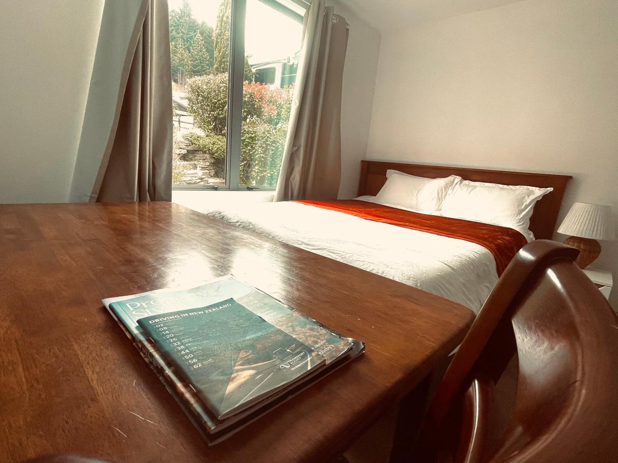 Ming'S Lakeside Goldleaf Suites Куийнстаун Екстериор снимка