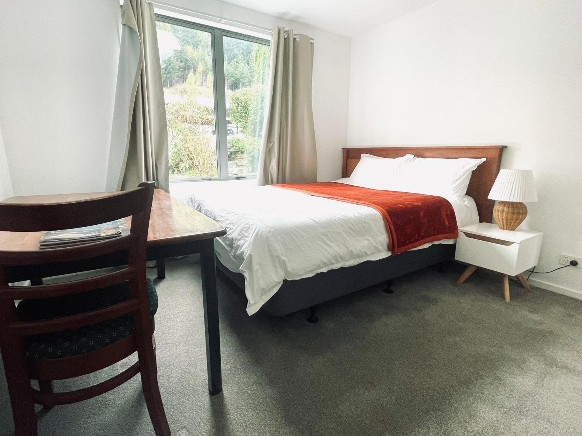 Ming'S Lakeside Goldleaf Suites Куийнстаун Екстериор снимка