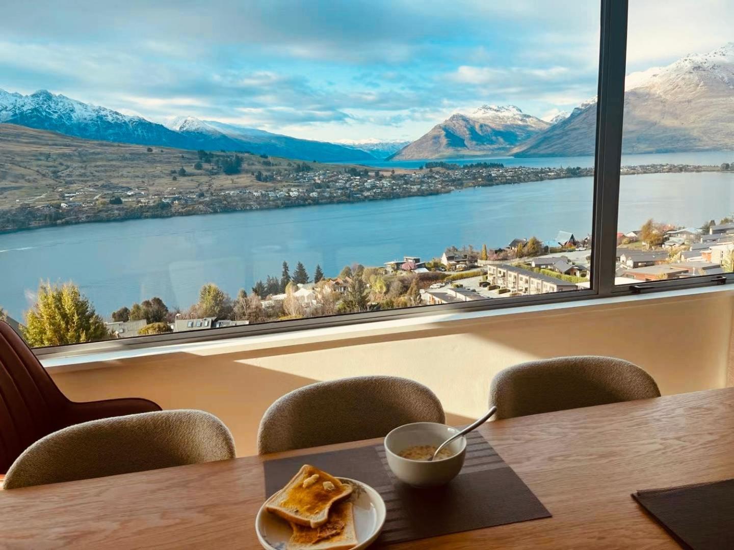 Ming'S Lakeside Goldleaf Suites Куийнстаун Екстериор снимка