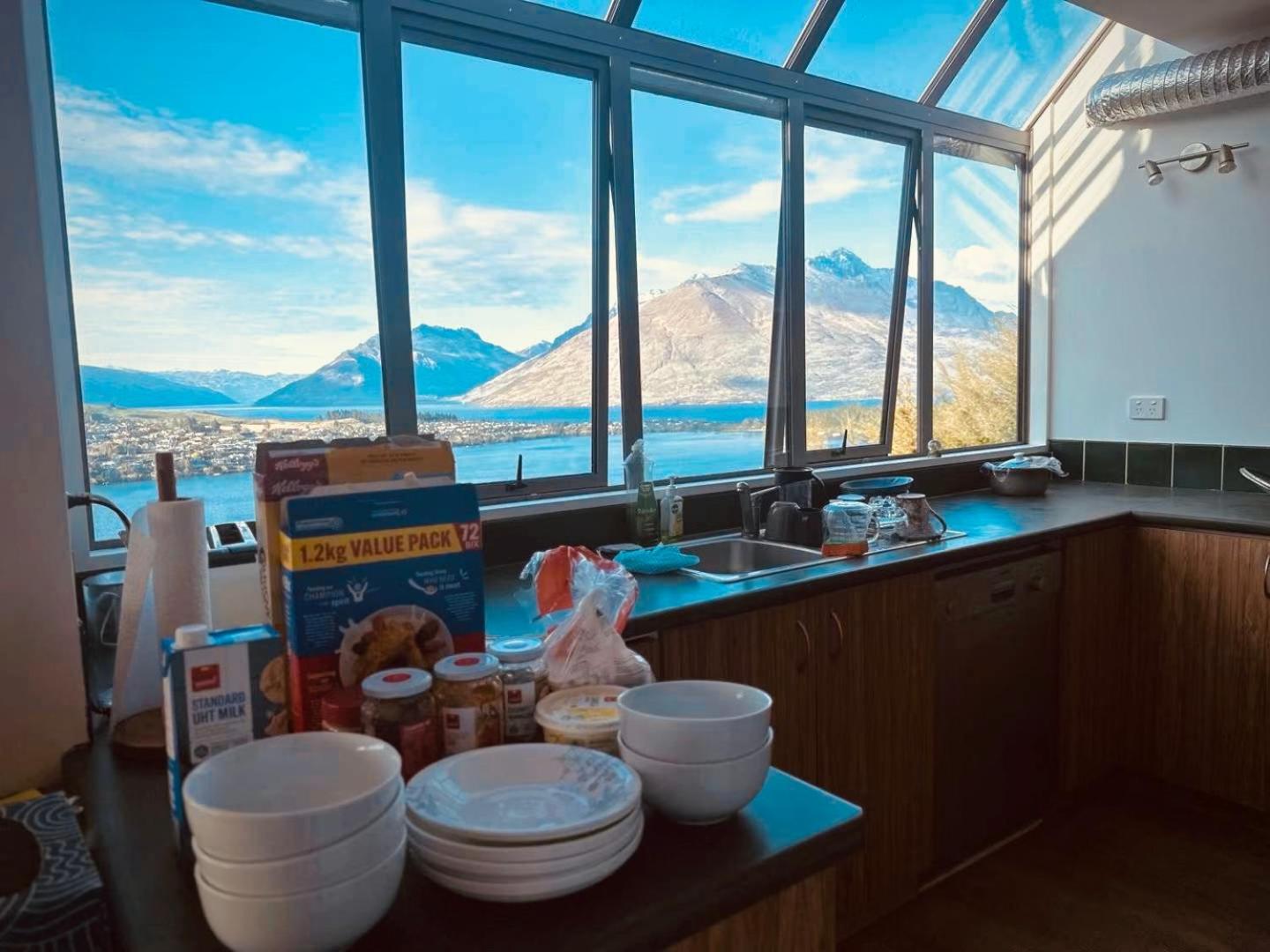 Ming'S Lakeside Goldleaf Suites Куийнстаун Екстериор снимка