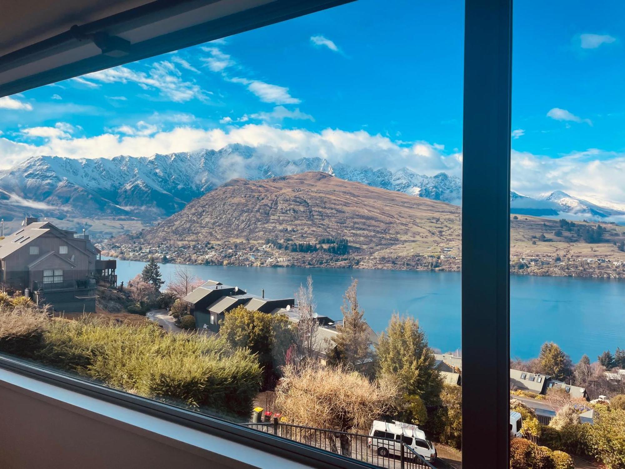 Ming'S Lakeside Goldleaf Suites Куийнстаун Екстериор снимка